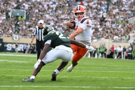 Illinois tops MSU in overtime, 38-37
